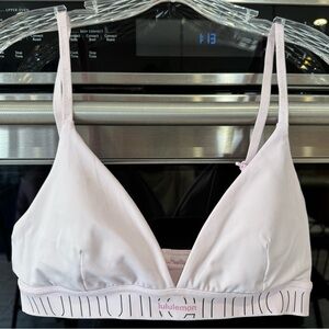 License to Train Triangle Bra Light
Support, A/B Cup *Logo in meadowstreet pink